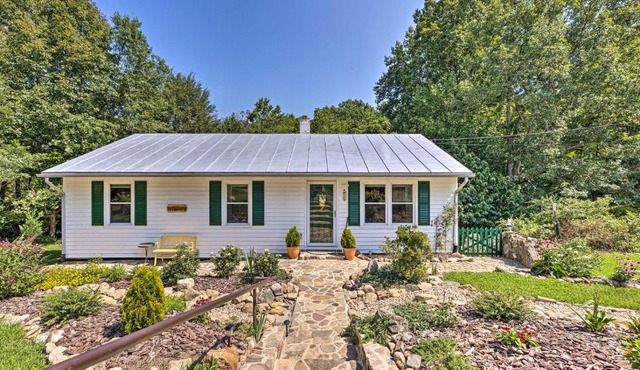 Charming Cottage < 10 Mi to Wineries & Skiing!