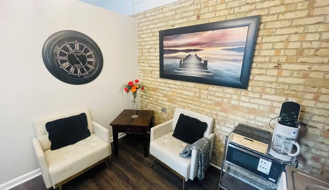 Charming Golf Course Studio - Walk to Restaurants - 20 Min to CLT Airport