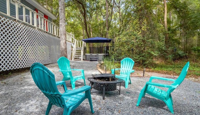 Charming Riverfront Cottage Private Deck and Views in Hortense, Georgia