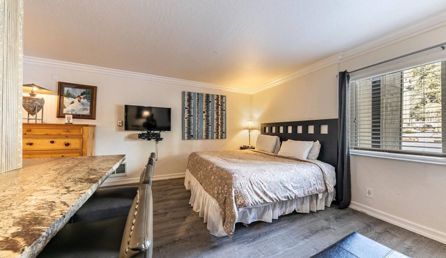 Charming Studio w/Kitchen #115 at Donner Lake Village
