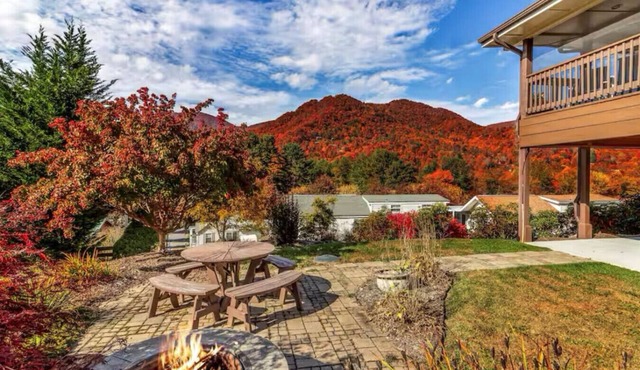 Chateau de Maggie Valley-Views! Hot Tub, Sleeps 16