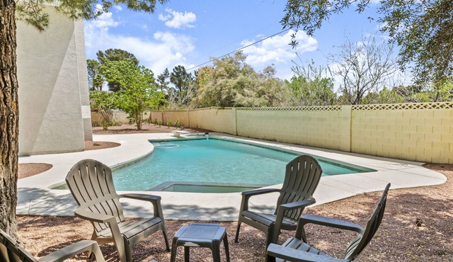 Cheerful fully renovated 4-bedroom with pool
