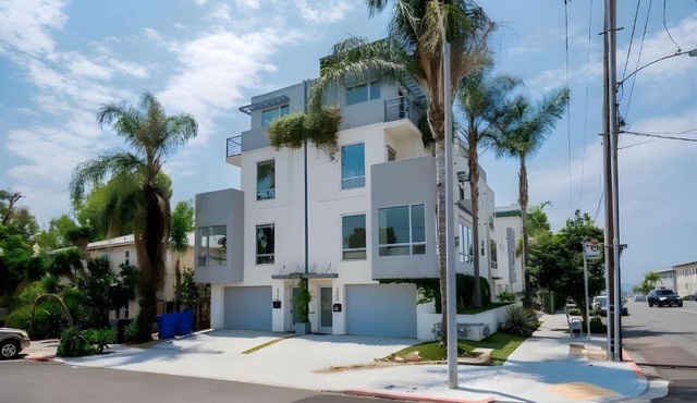 Chic Downtown SD Hub for Families & Friends