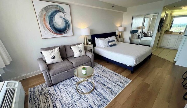 City View Condo – King Bed - Steps to Daytona Beach