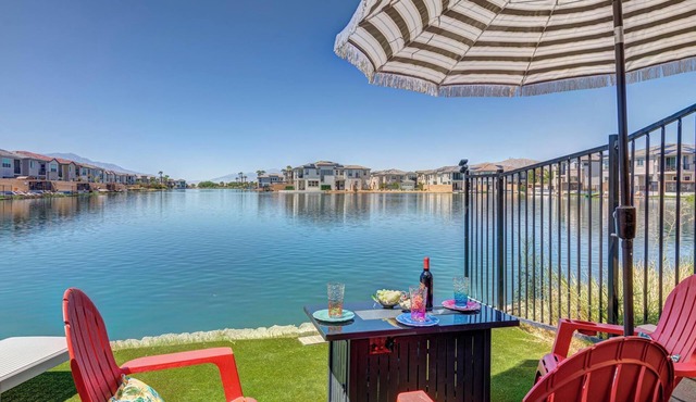 Coachella Valley Lakeside Villa w/Amazing Views, Infinity Pool, & Game Room