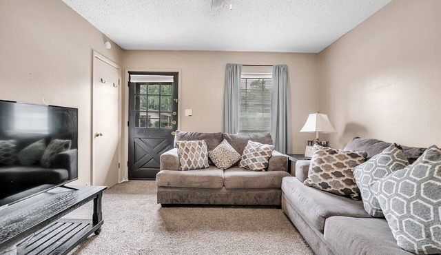 Comfy 3-bedroom house with WiFi and AC in Georgetown