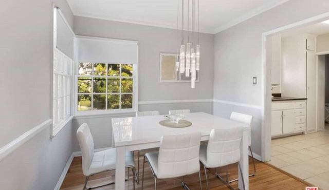CONTEMPORARY CHARMING COTTAGE 2