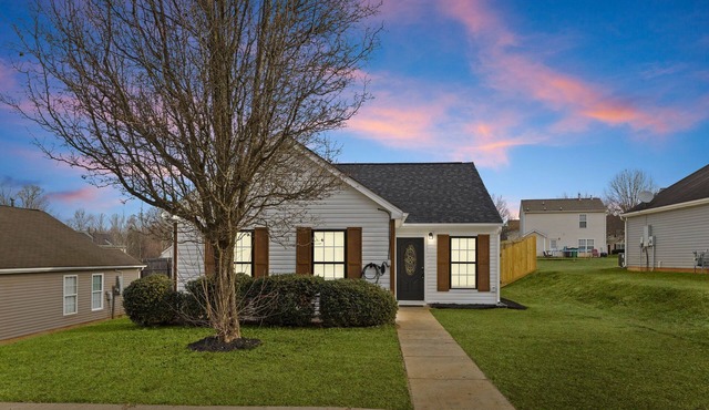 Corporate 3B Home w Hot tub on VRBO