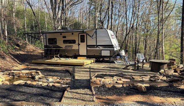 Cozy 1-bedroom Camper RV in amazing Whittier with Heat, AC and WiFi
