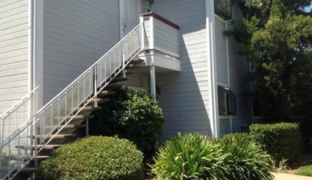 Cozy 2-bedroom condo in pleasant Citrus Heights w/WiFi, AC, Washer/Dryer & Pool