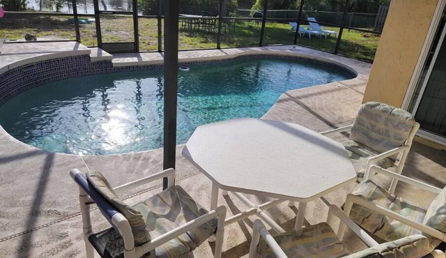 Cozy lake house with private pool near Disney