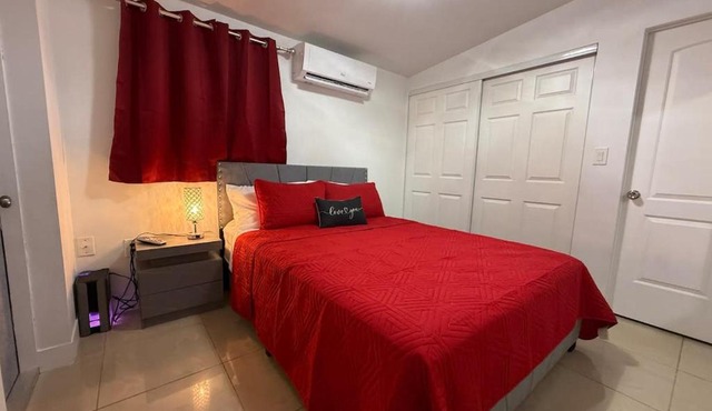 Cozy Queen Studio Patio BBQ and Free Parking