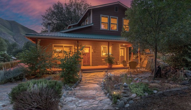 Delightful Home and Property Minutes from Yosemite