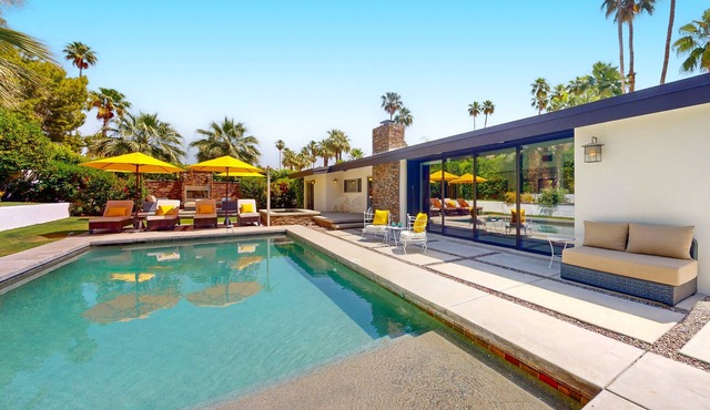 Deluxe Vista Las Palmas home w/private pool & spa - close to downtown