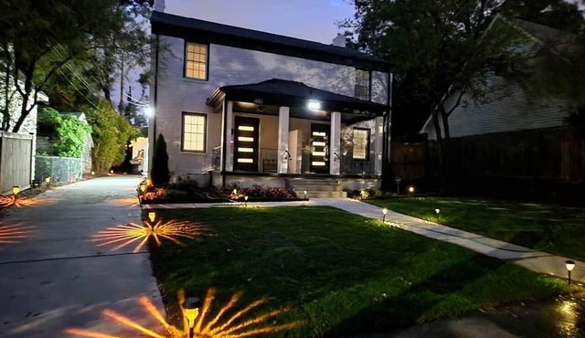 Dilworth Retreat | Walk to Shops/Restaurants