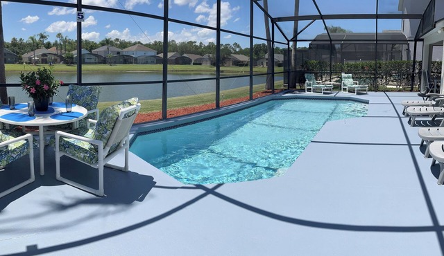 Disney at 15 min - lake view villa - private pool - gated Lake Berkley Resort