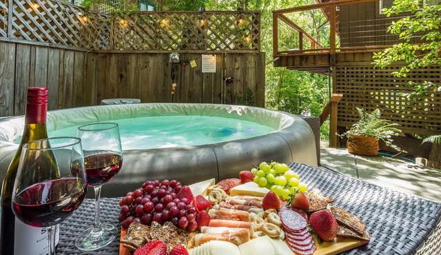 Dock! Direct River Access! Hot Tub~Game Room~Guerneville~Lazy River