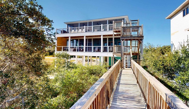 Dog-friendly oceanfront home with a hot tub, washer&dryer & central AC