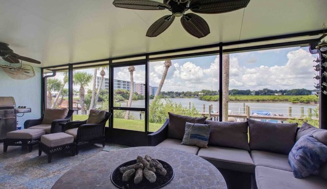 Dolphin Cove Villas New Smyrna Beach Waterfront Floating Dock & Dog friendly