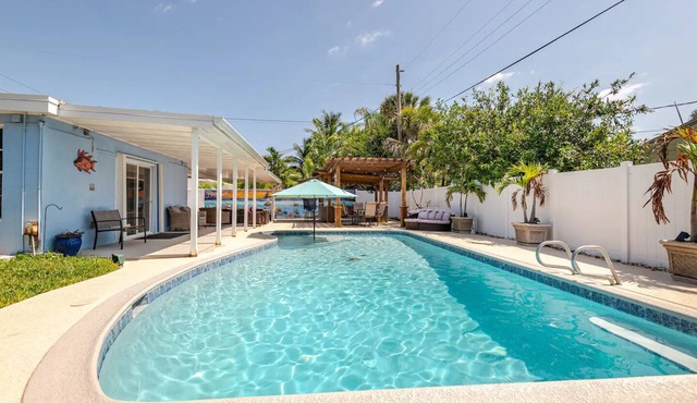 Downtown Cocoa Beach, Heated Pool House Next To Beach