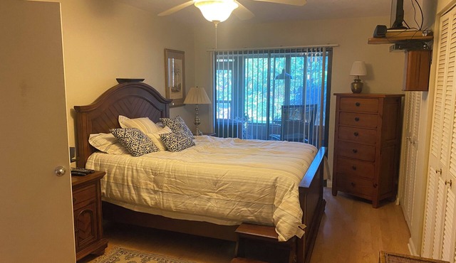 Fabulous 2-bed 2-bath main floor condo in Wildwood Springs