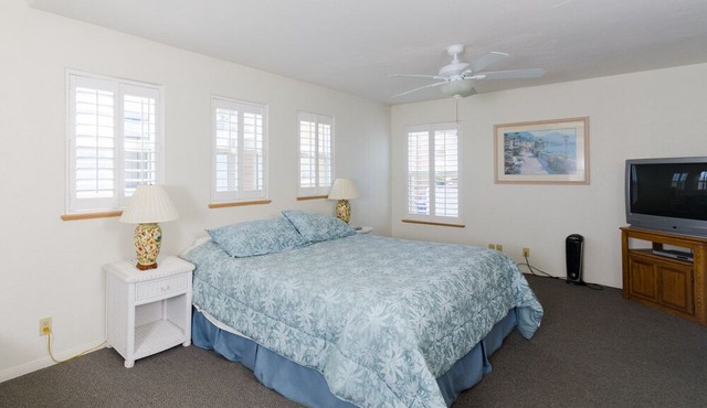 Family-Friendly Mission Beach Condo with bikes, boogie boards, and more toys!