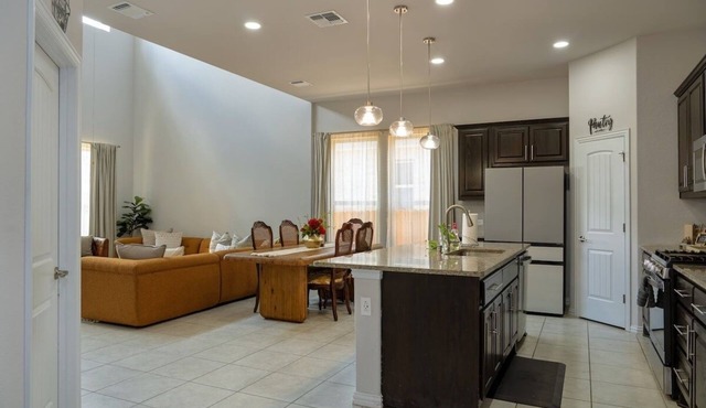 Family Oasis | King Size Suites | near F1 | + Wifi