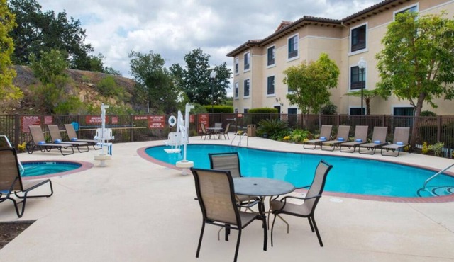 Family Reunion Lodging! 3 Units w/Full Kitchens