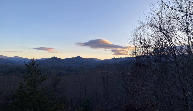 Fantastic Year Round Mountain Range View!
