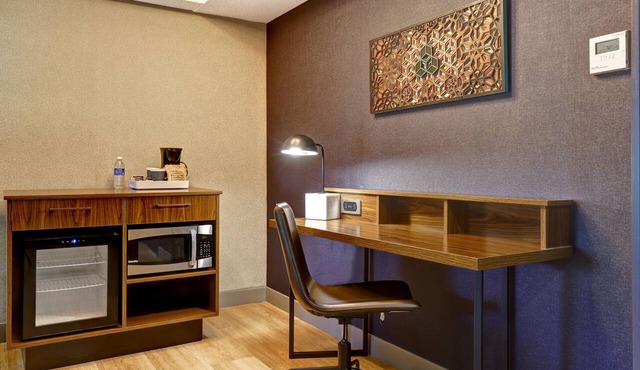 Four Points by Sheraton St. Catharines Niagara Suites in Thorold