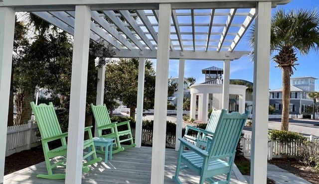 Fun in the Sun: 2 Bedroom Cottage Carillon Beach FUN IN THE SUN