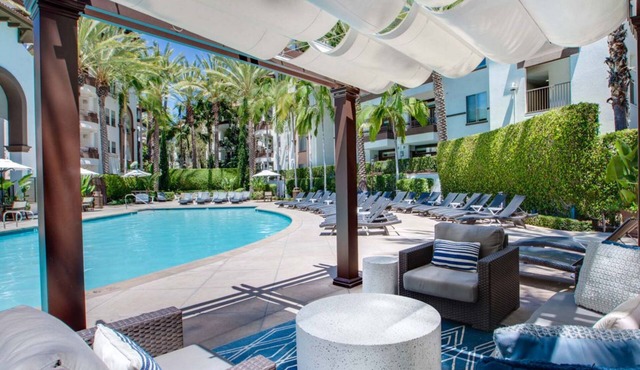 Furnished luxury apt, pool, sauna, great location
