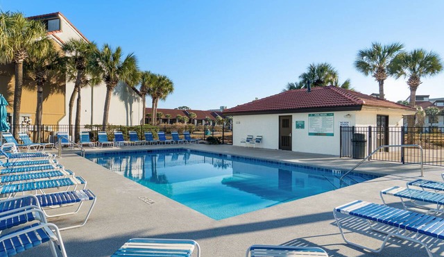 Golf Haven 3BR | Near Beach and Pools