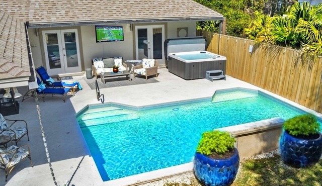 Heated Pool-Hot Tub-Pet Friendly-Steps to Beach