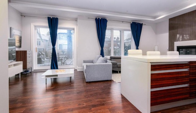 Hillcrest Modern Shared Suite in Toronto