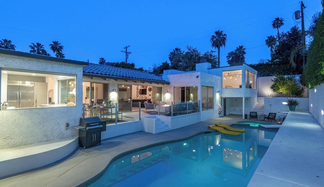 Hillside Hideaway! 2 King Suites! Pool! Spa! Firepit! Fireplace! Mountain Views!
