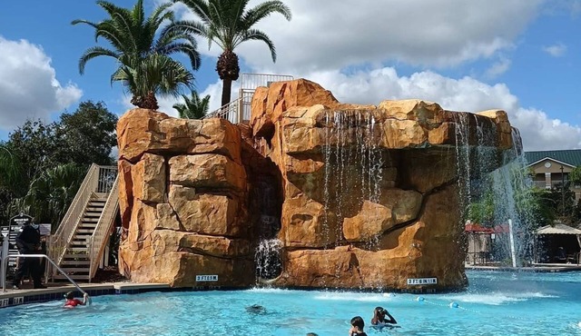 Hilton Vacation Club Mystic Dunes n3 Bdrm Lockoff - King Bed, 3 Queens-Sleeps 12