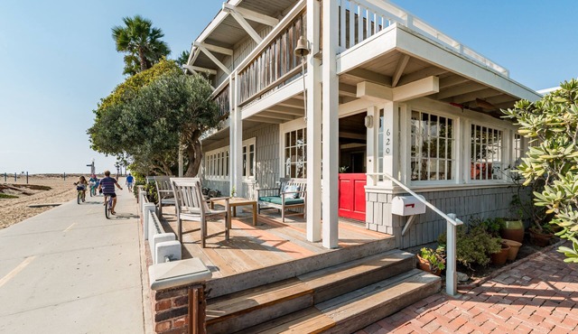 Historic house with beach vibe. Sand out the front door, ocean on the horizon