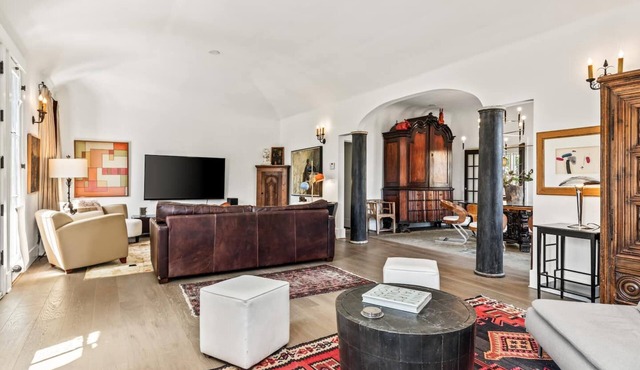 Hollywood 3-Bedroom Ensuite Villa Yard, Private & Gated with off-street parking