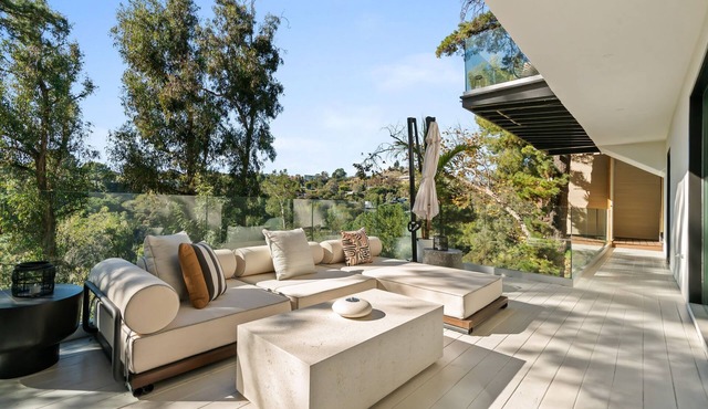 Hollywood Hills 3BR | Views & Hot Tub | C&C