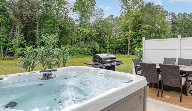 Hot Tub King Suite 8 min to Downtown Denver