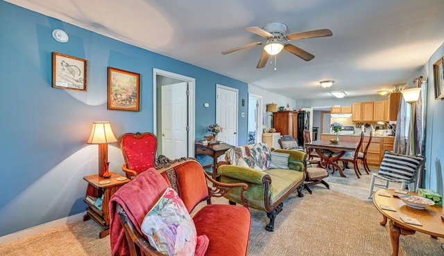 Hot Tub & Sauna: Kannapolis Bungalow