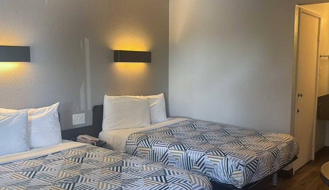 Hotel B5 Watsonville, CA - Monterey Area