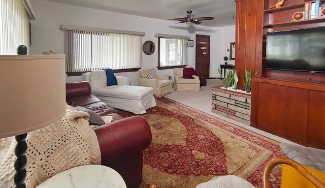 Huge historic, w/large yard & close to beach