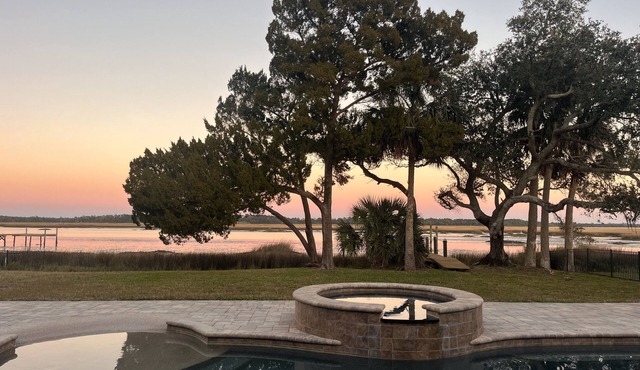 Intracoastal Waterfront with pool + dock. 10 minutes to downtown St. Augustine.