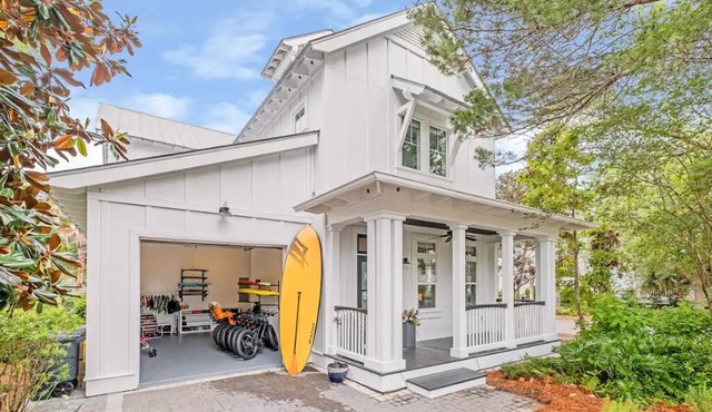 Kid friendly home with golf cart, sports gear for beach pool lake