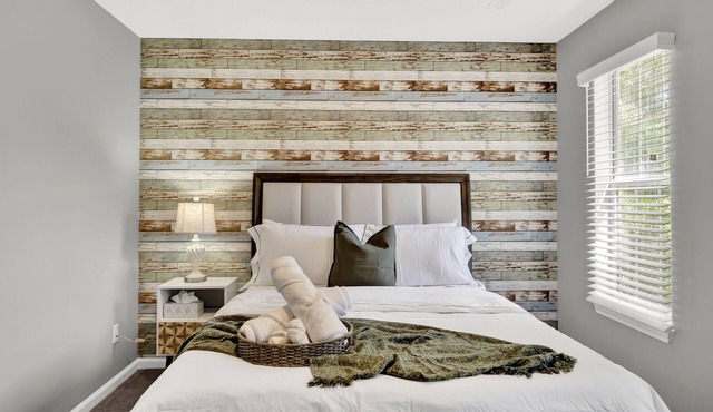 King Bed - Close to Airport - Close to Uptown