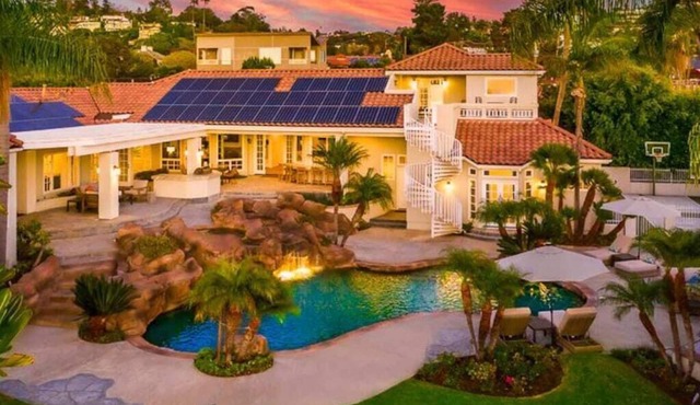La Jolla Lifestyle With Private Pool, Spa, and Sport Court