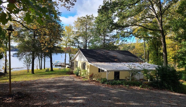 Lakefront Cottage w/Private Dock, Firepit & Quiet Cove – Trailer Parking