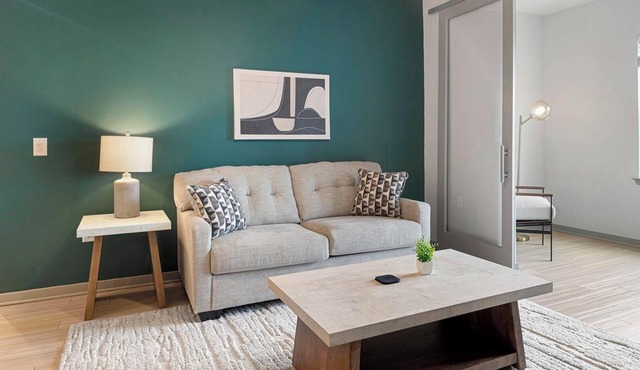 Landing | Beautiful 2BD, Clubhouse, Gym